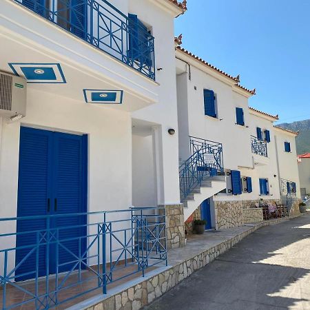 Matina Apartments Tyros Bagian luar foto