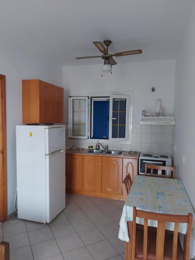 Matina Apartments Tyros Bagian luar foto