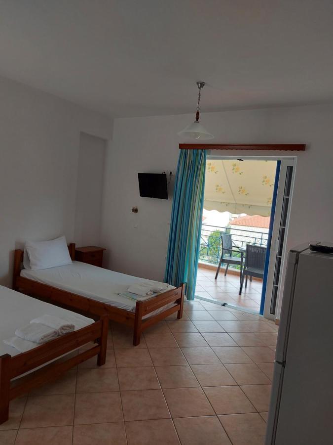 Matina Apartments Tyros Bagian luar foto