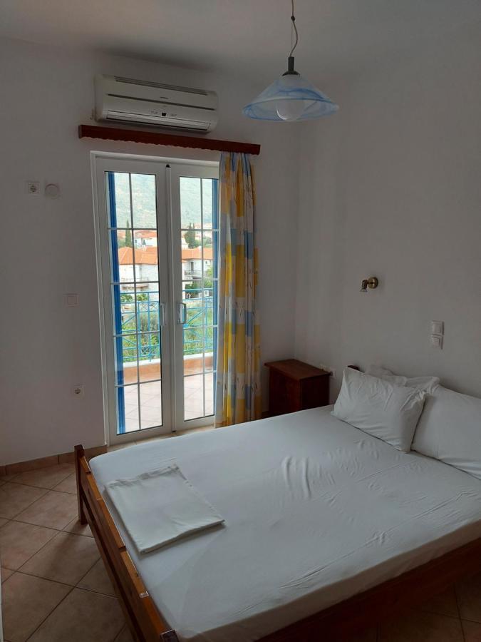 Matina Apartments Tyros Bagian luar foto