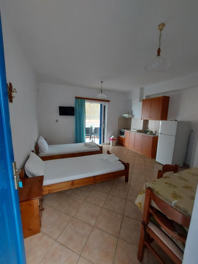 Matina Apartments Tyros Bagian luar foto