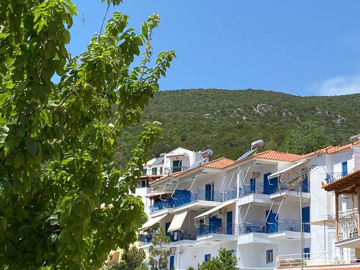 Matina Apartments Tyros Bagian luar foto