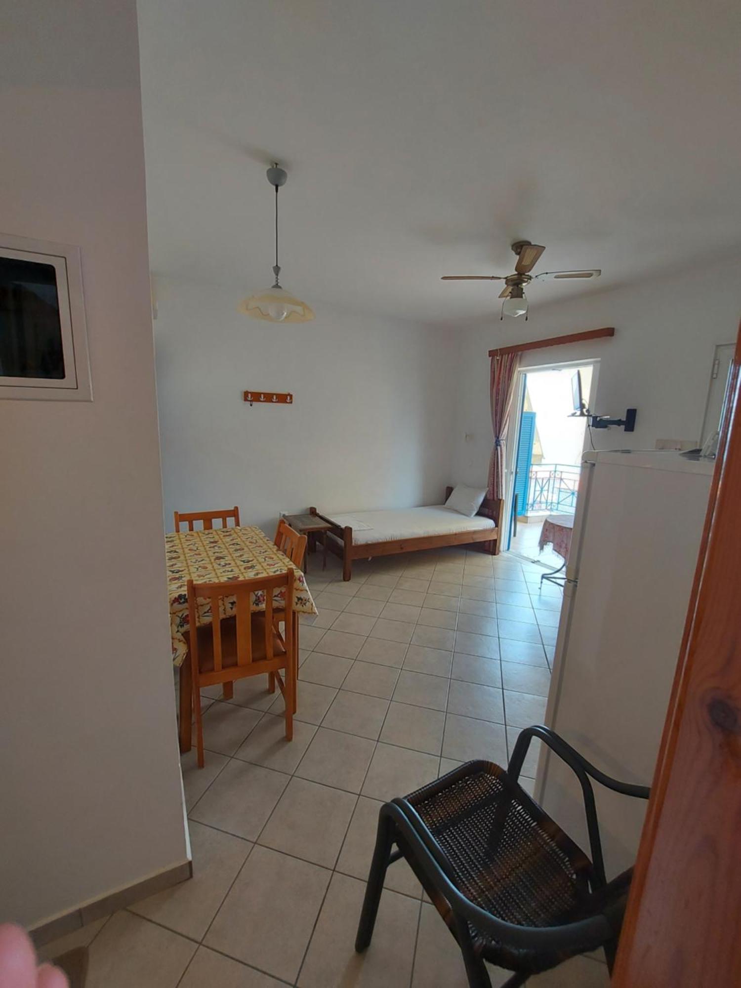 Matina Apartments Tyros Ruang foto